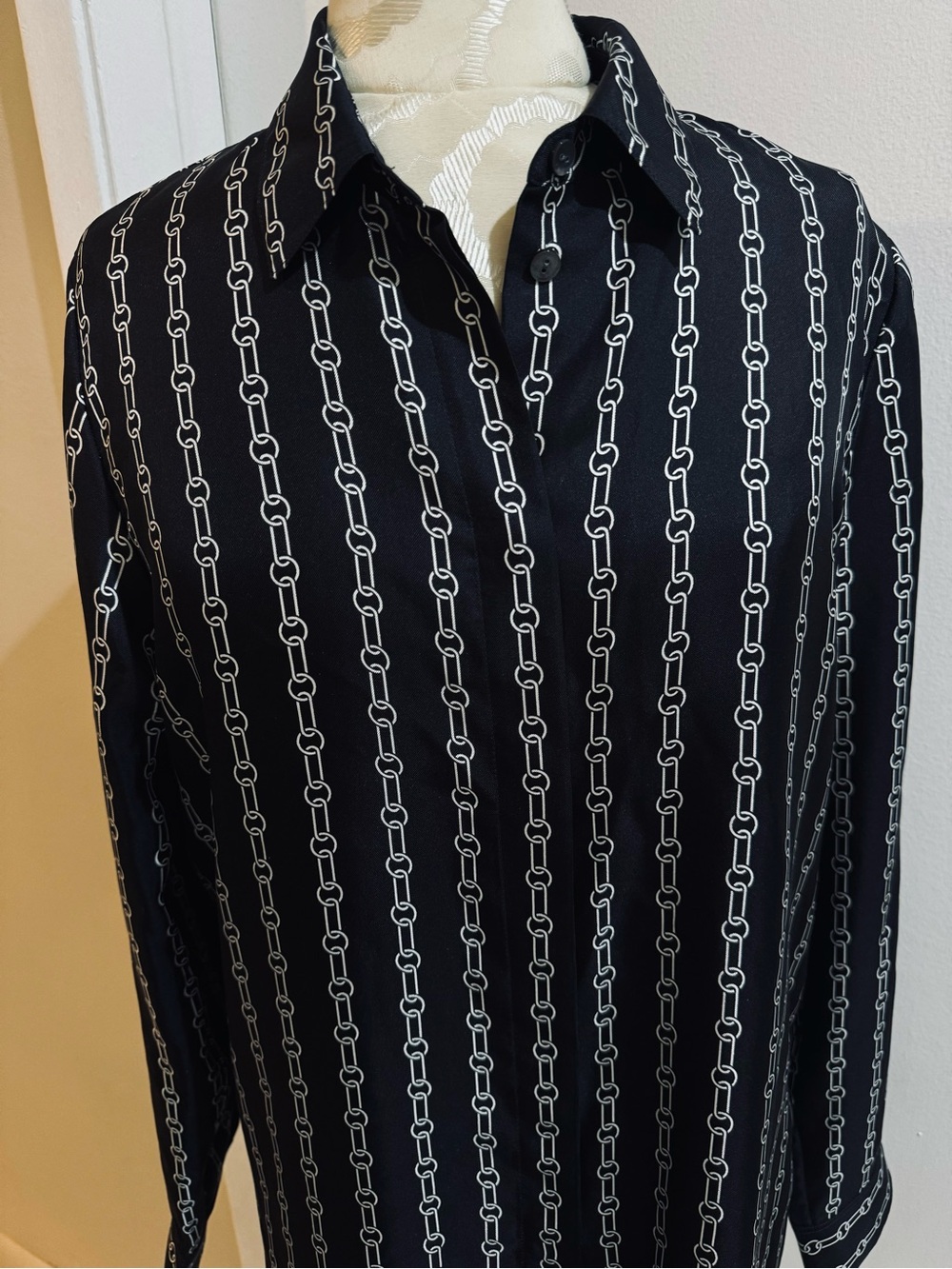 Theory 100% SILK Chain Print Black White Sleeve Mother Pearl Button Up Blouse M